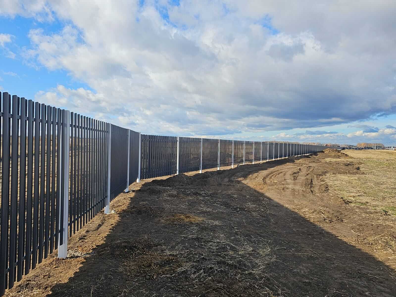 Забор из евроштакетника 234м RAL7024/7024 Серый Графит двусторонний фото 3 в Изобильном