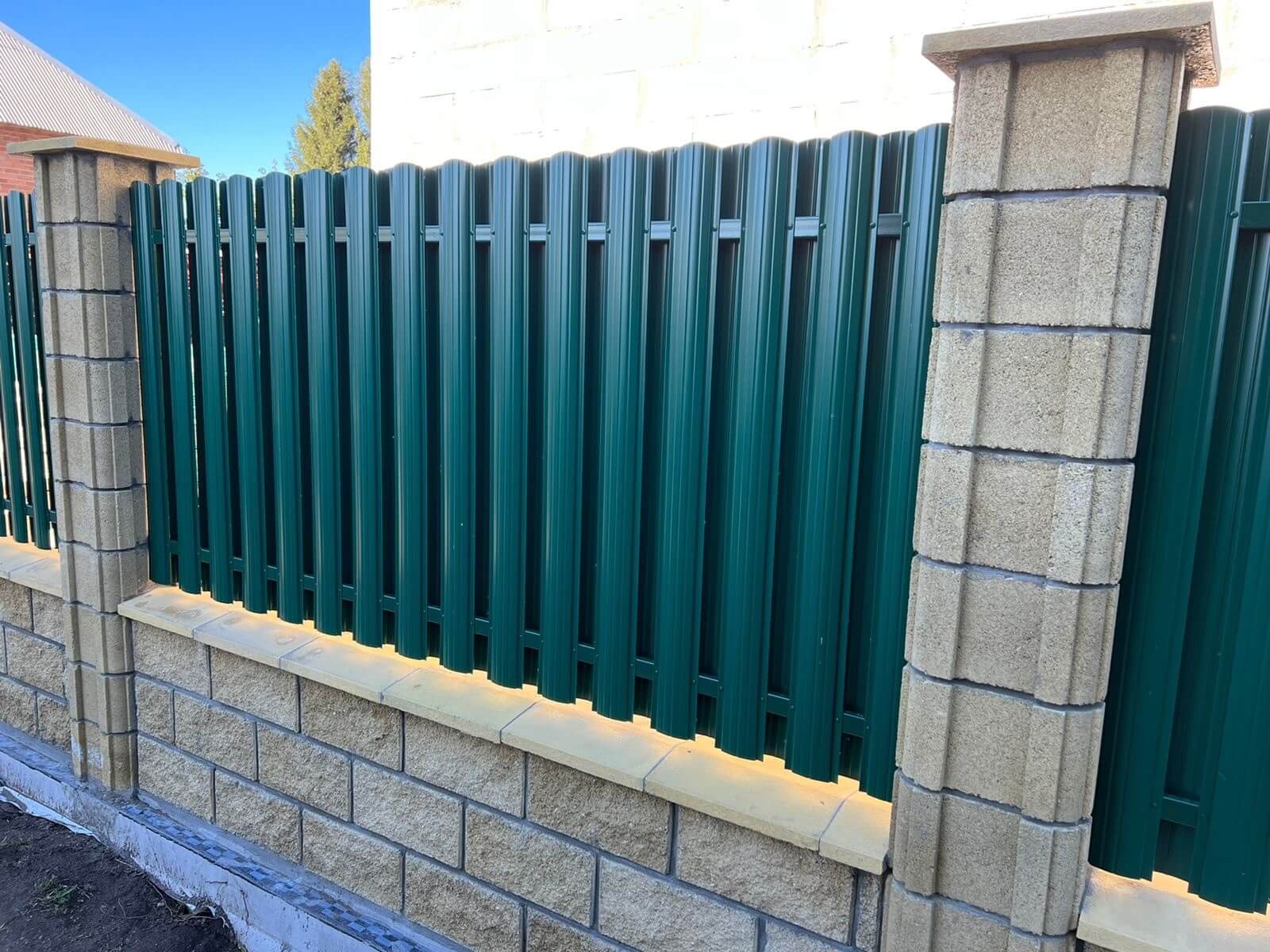 Забор из евроштакетника 22м RAL6005/6005 Зеленый Мох двусторонний фото 6 в Изобильном